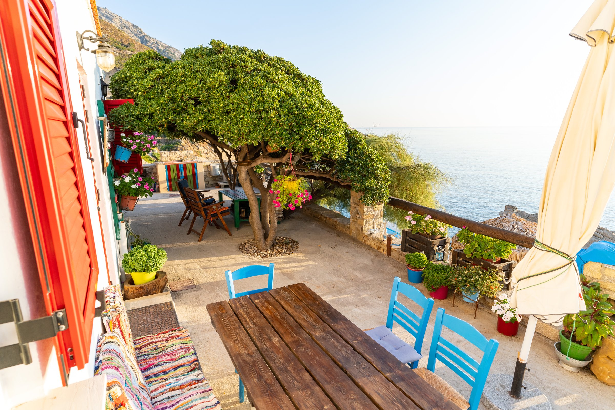 Outdoor sitting room with sea view